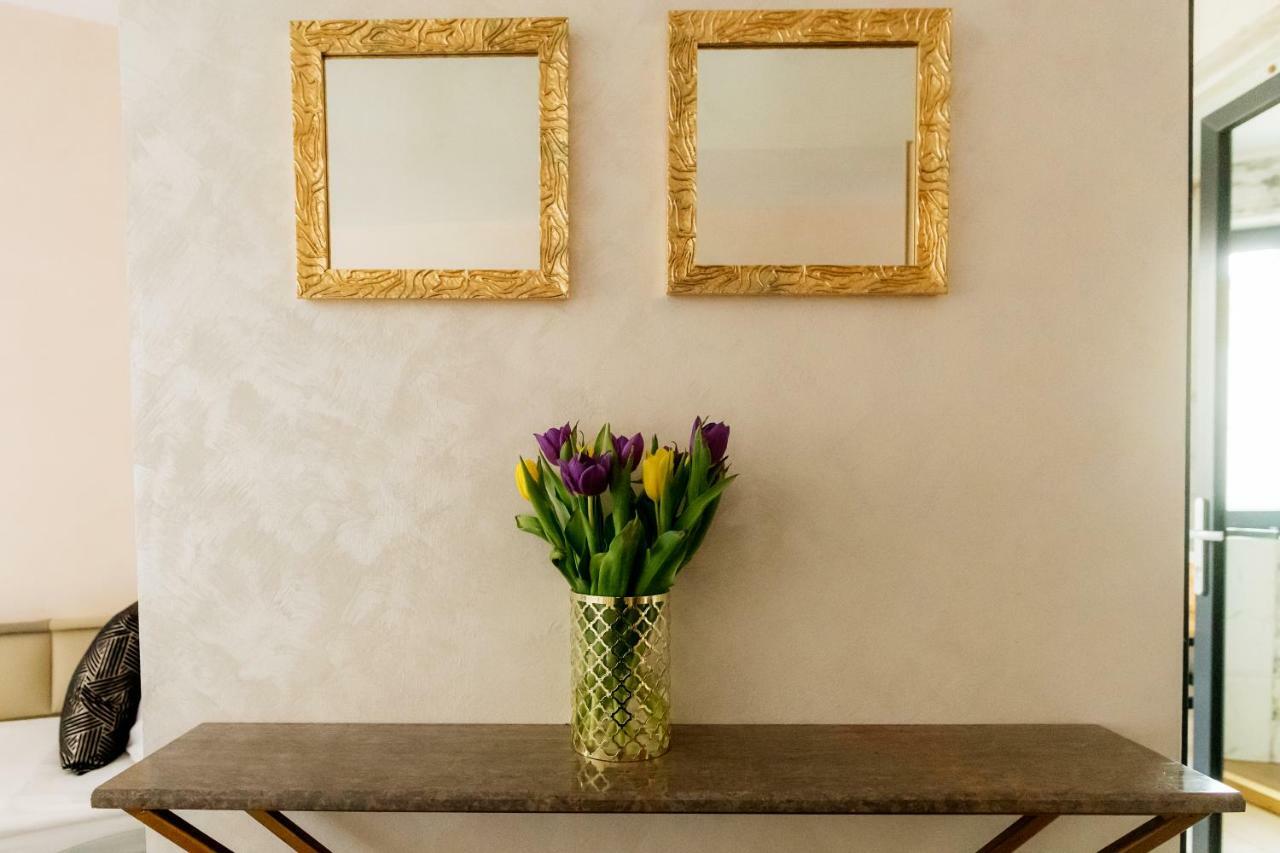 Hotel Brater Luxury Bucarest Esterno foto